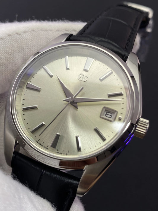 Retro Business Quartz Men's Watch Boutique Three Dimensional Polishing Hands Enamel Cream Yellow Dial Sapphire Mirror Waterproof